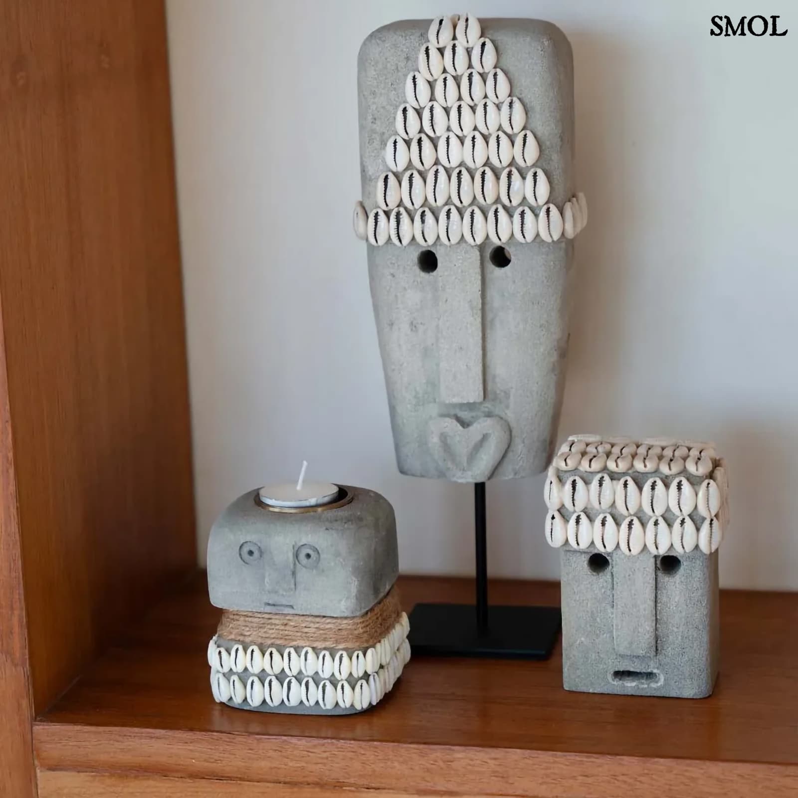 Kőszobor - szürke, kagylóval, 11 cm | SUMBA29 - smol.hu - három szürke kőszobor