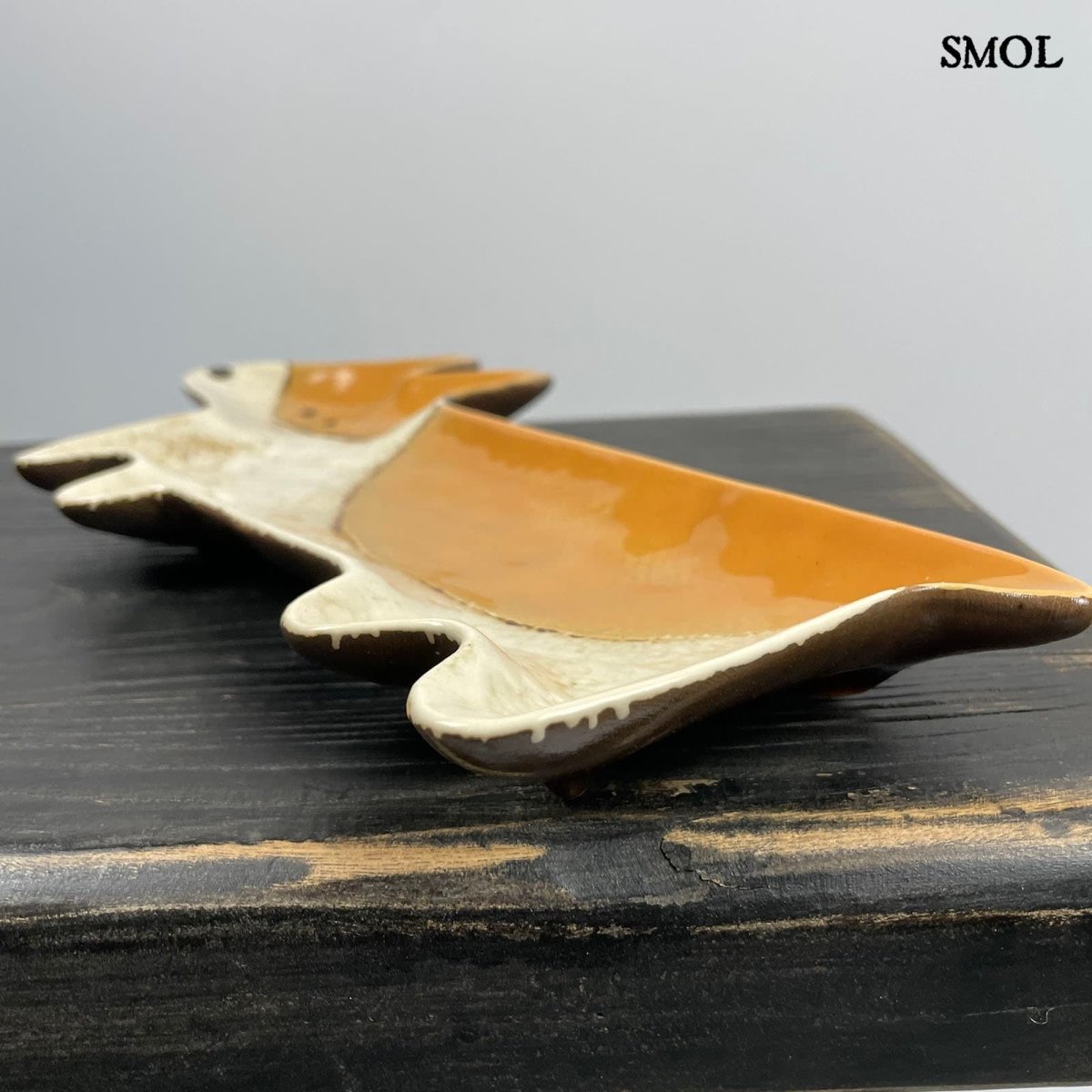 Napsárga foltos kutyás dísztál és ékszertartó kézműves kerámiából, fektetve