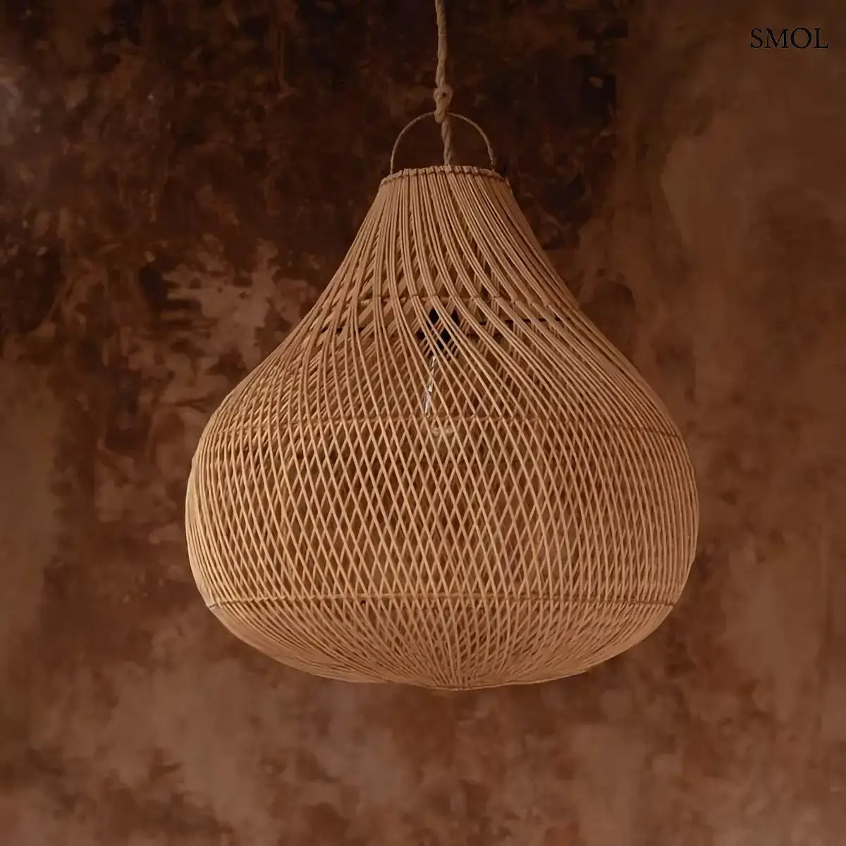 BOTTLE natúr rattan palack formájú lámpaernyő, narancsos háttérrel