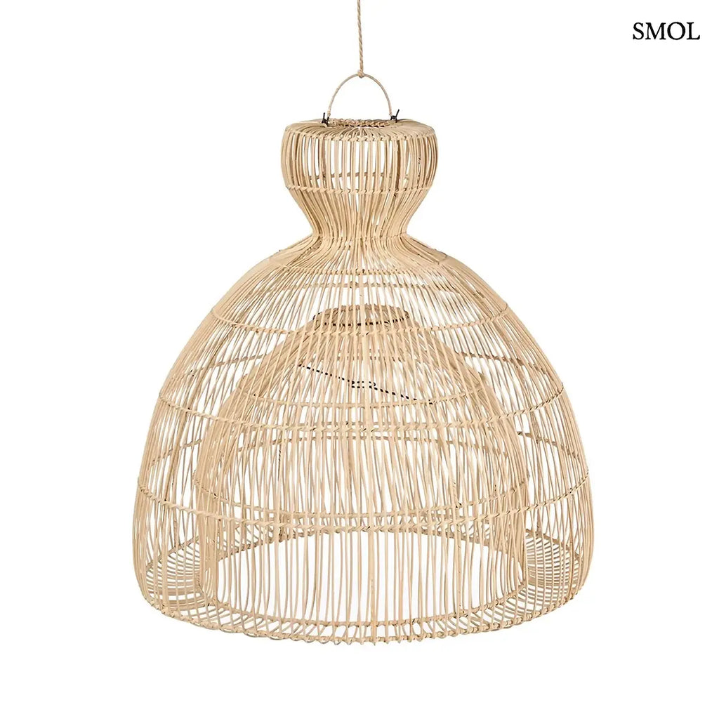 MATCHA WHISK rattan lámpaernyő természetes színben, L méret – 82 × 84 cm, fehér háttérrel