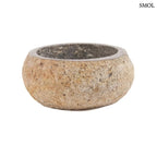 Rusztikus fekete lávakő tál kívül durva, belül csiszolt textúrával, természetes vulkanikus kőből, fehér háttérrel