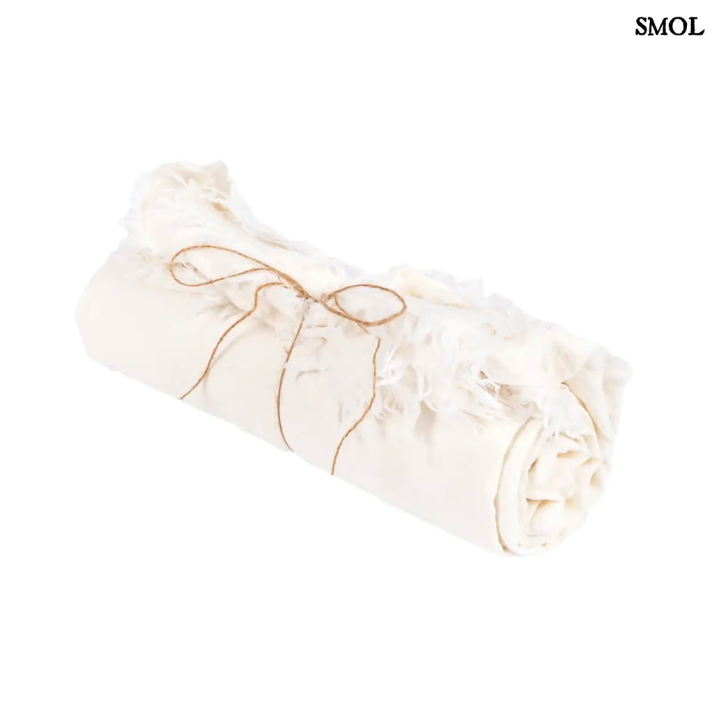 Lenvászon asztalterítő – fehér, 150x200 | LINEN | SMOL - fehér háttérrel, felcsavarva