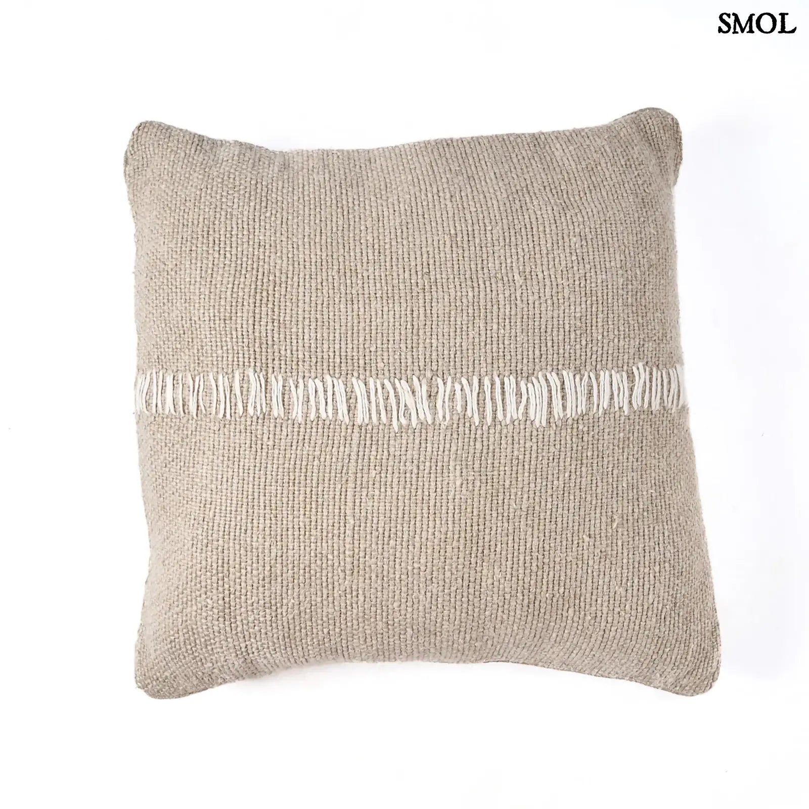 lenvászon díszpárnahuzat natúr fehér színben, kézzel készült, középen díszített, fehér háttérrel