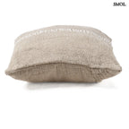 lenvászon díszpárnahuzat natúr fehér színben, kézzel készült, középen díszített, fektetve