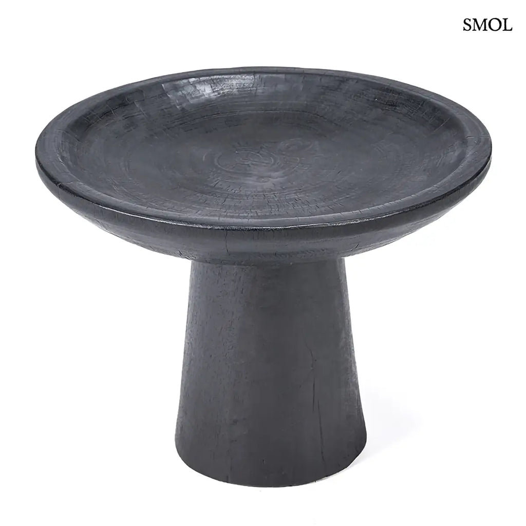 Fekete talpas kerek mangófa tálca, 35×26 cm, fehér háttérrel