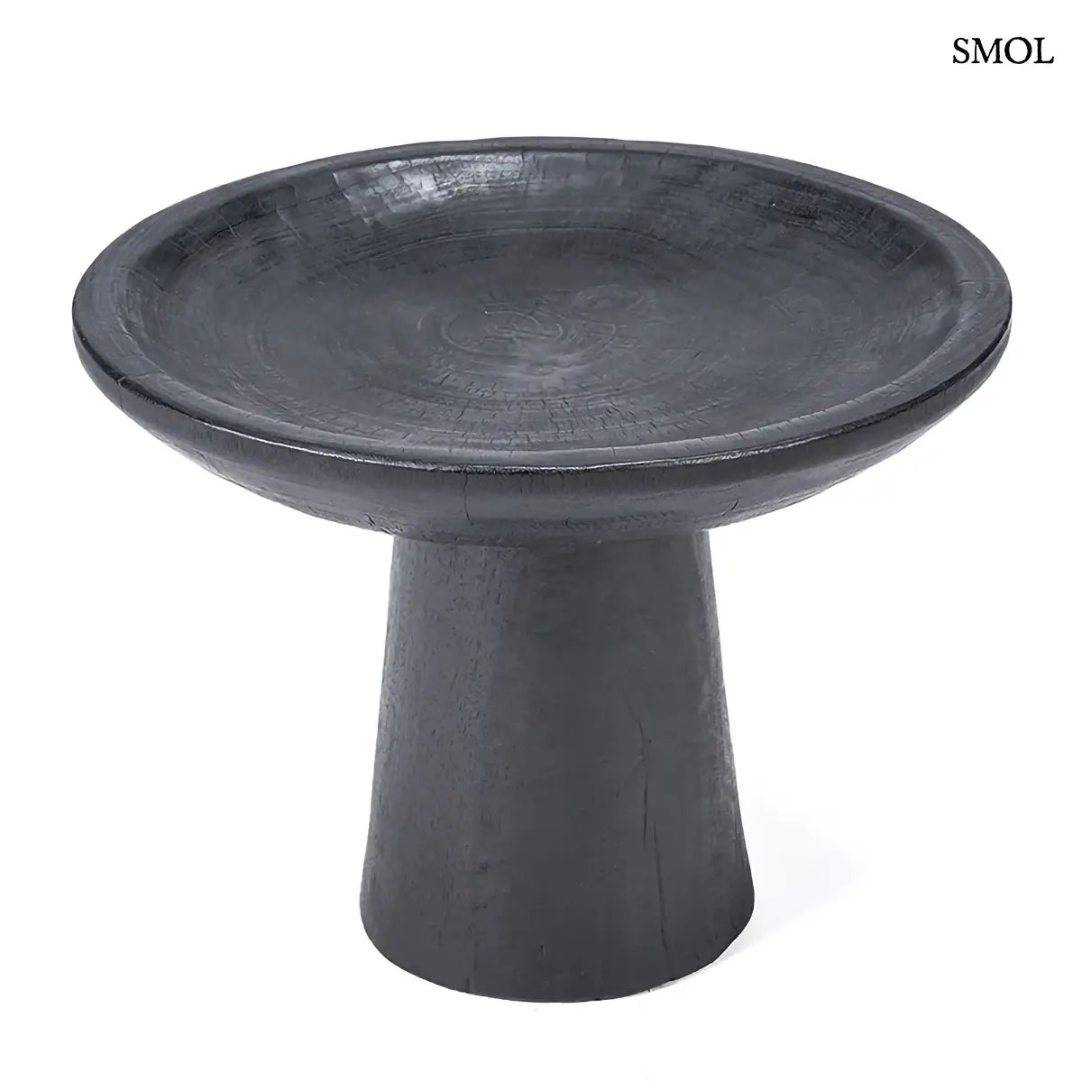 Fekete talpas kerek mangófa tálca, 35×26 cm, fehér háttérrel