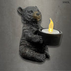 Barna maci alakú medvés mécsestartó figura, szürke háttérrel