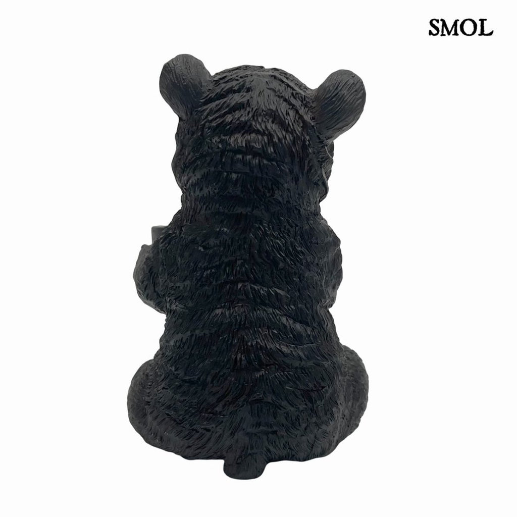 Barna maci alakú medvés mécsestartó figura, hátulról