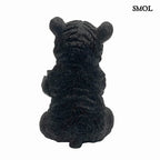 Barna maci alakú medvés mécsestartó figura, hátulról