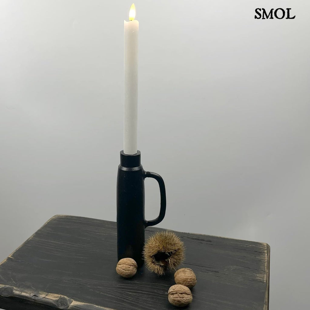 Modern fém váza és gyertyatartó matt fekete színben, égő gyertyával