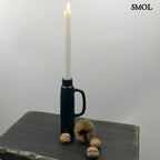 Modern fém váza és gyertyatartó matt fekete színben, égő gyertyával