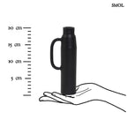 Modern fém váza és gyertyatartó matt fekete színben, méretarányosan