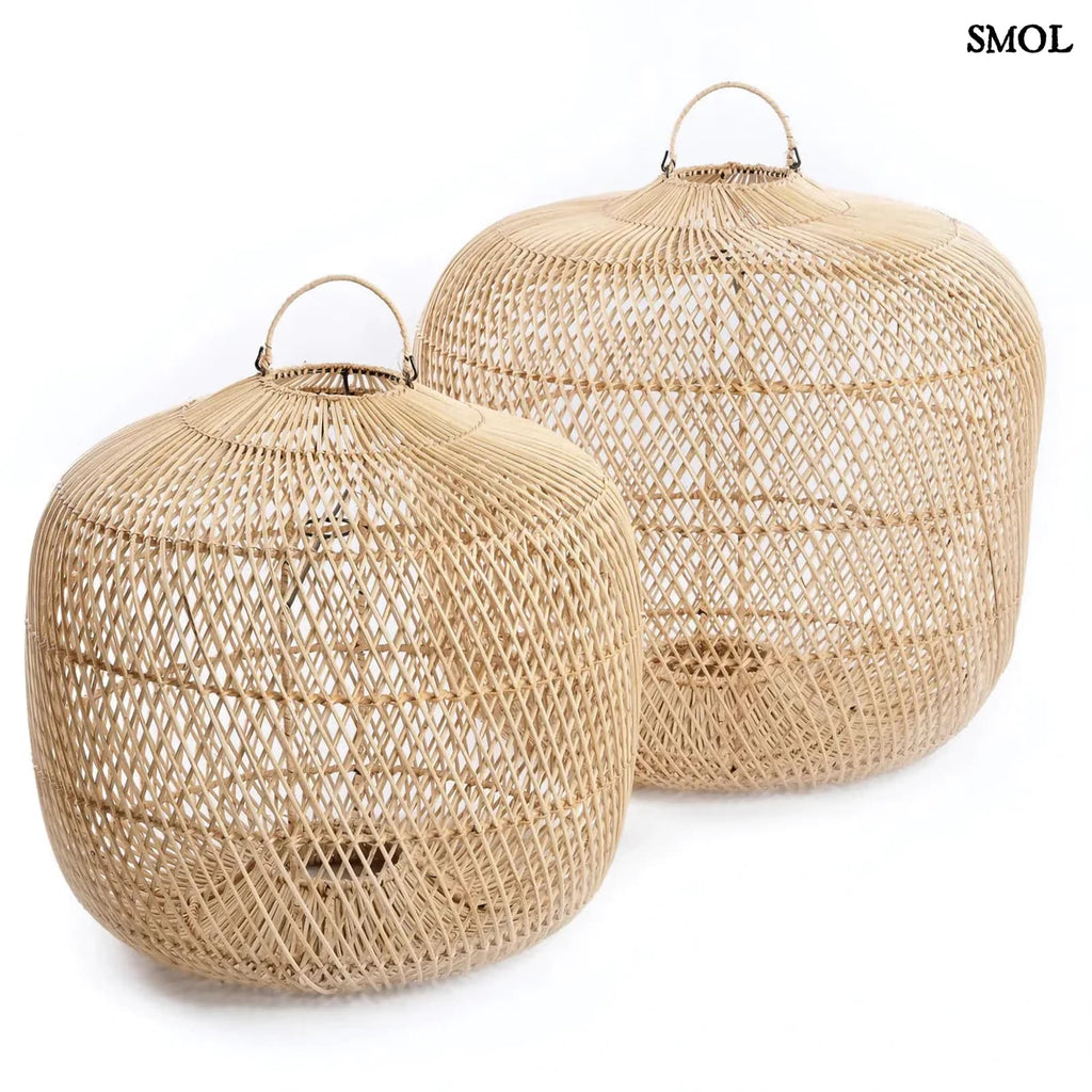 Nagy Rattan Lámpaernyő, 58 cm | BATU BOLONG | SMOL - két méretben, fehér háttérrel