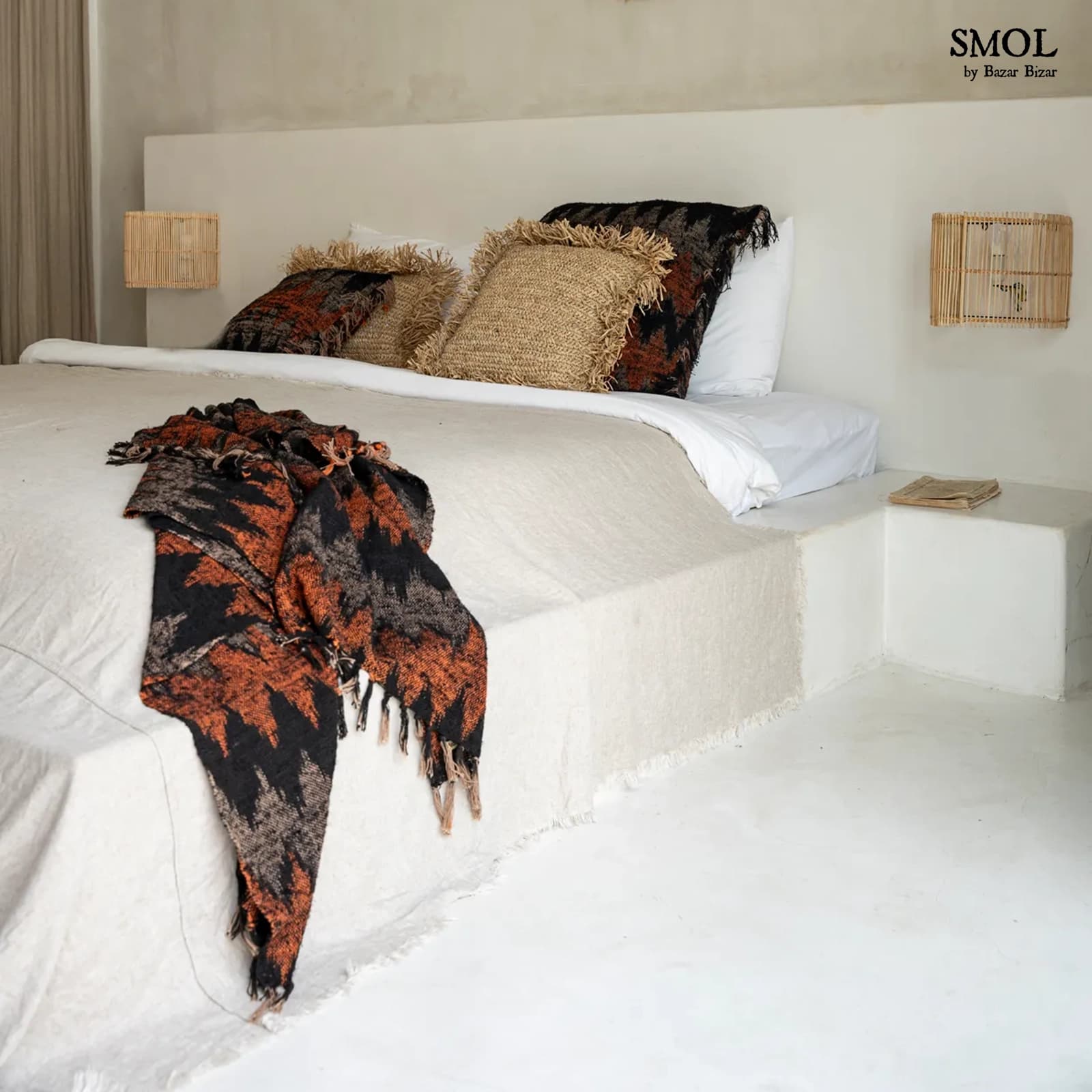 smol.hu -ORLA, fekete-narancs takaró, 170x130 cm hálószobában, ágyon