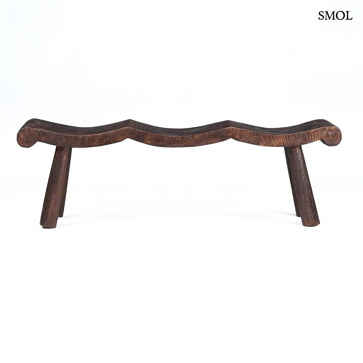 LOMBOK WAVE M hullámformájú mangófa pad sötét dió színben – 155 × 50 × 35 cm, szemből