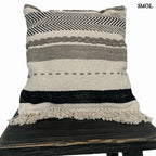 Pamut Díszpárna, 45x45 | SOSENE | SMOL - fekete kisasztalon