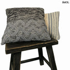 Pamut Díszpárna - fekete-szürke, 45x45 | LUTELU | SMOL - fekete kisasztalon