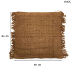 Négyzet alakú, sötétbarna pamut díszpárnahuzat rusztikus textúrával és kézzel rojtosított szélekkel, méretekkel
