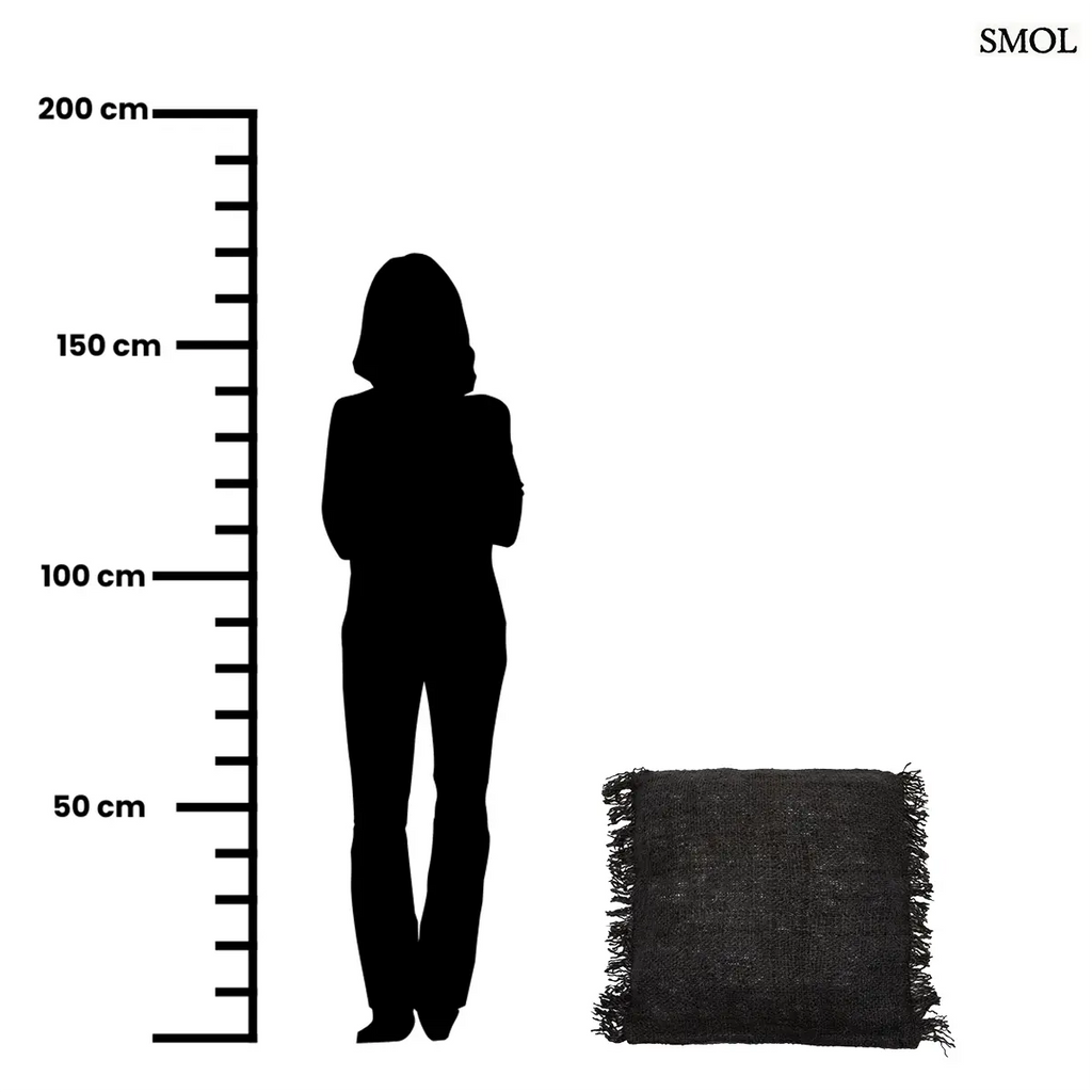 Éjfekete, rojtos szélű, rusztikus szövésű pamut díszpárnahuzat, méretarányosan