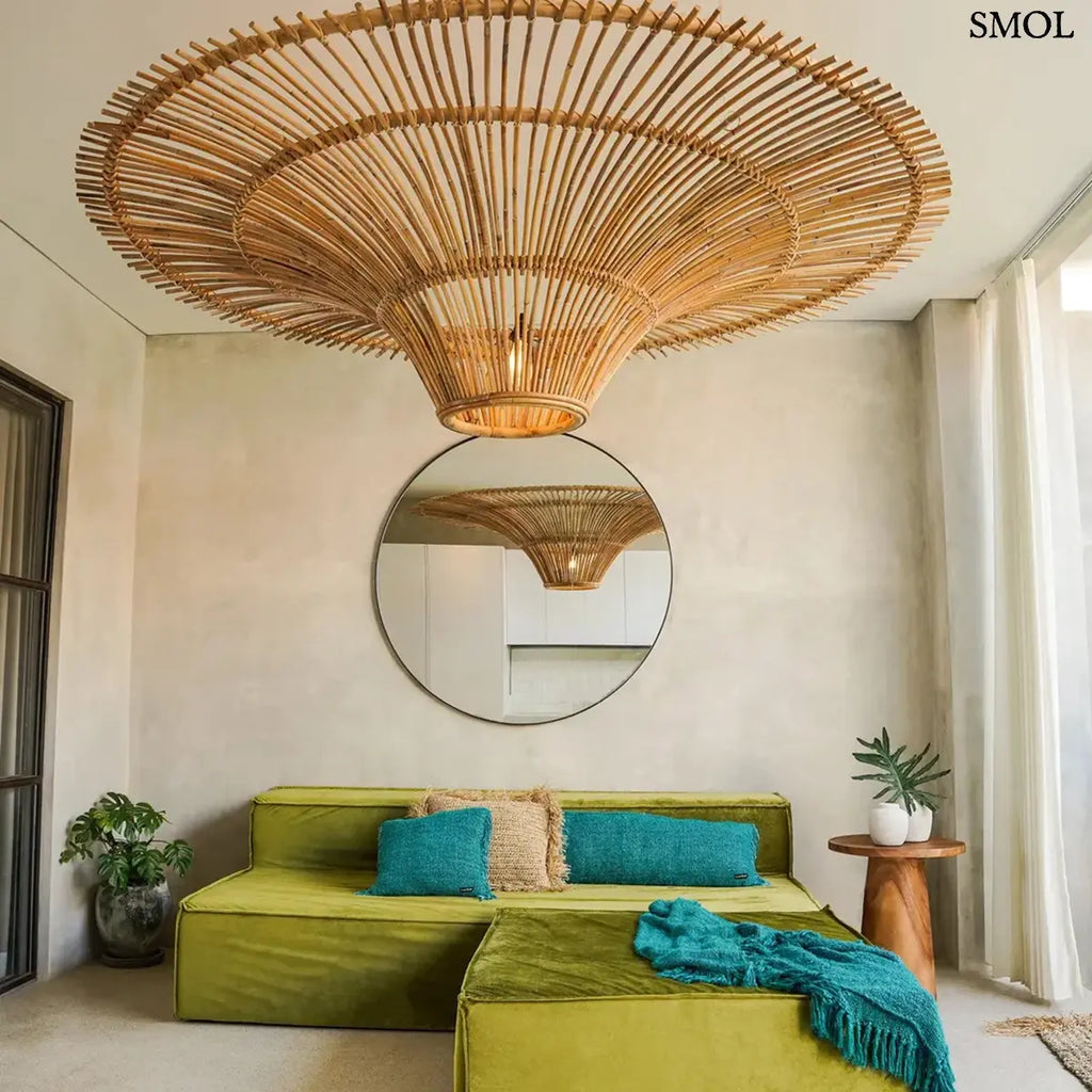 Hosszúkás, akvakék színű, rojtos szélű pamut díszpárnahuzat, nappaliban, szemből