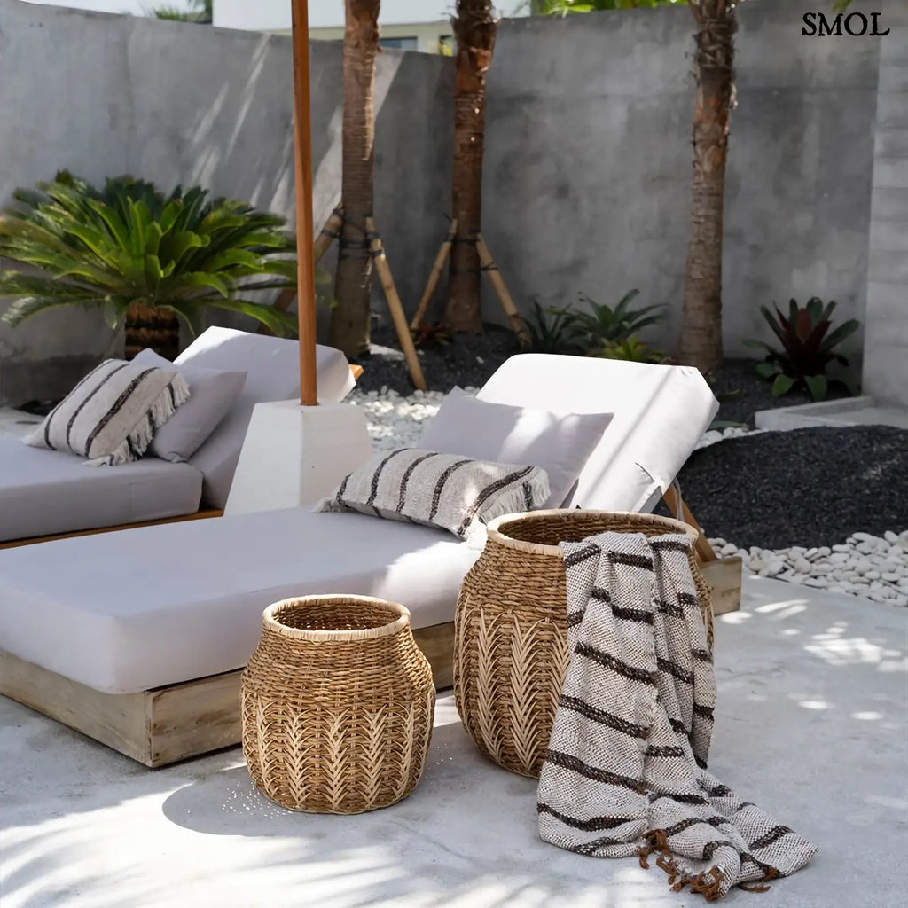 Bohém pamut pléd, kézzel szőtt, rojtos, selymes tapintású takaró teraszon, kosárban