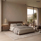 Rusztikus barna, kézzel készült papírmasé lámpabúra organikus, rücskös felülettel, hálószobában