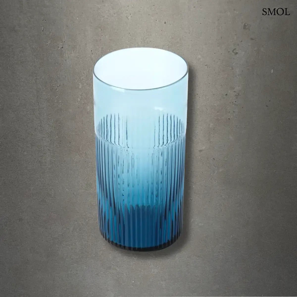 AZURE RIPPLED kék bordázott magas pohár szett 6 db, szürke háttérrel