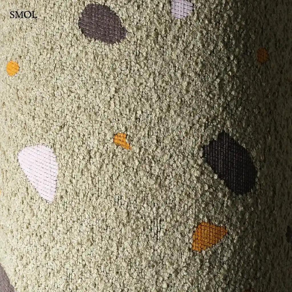 TERRAZZO MOSS mohazöld terrazzo mintás felhő alakú puff, anyag nagyítva