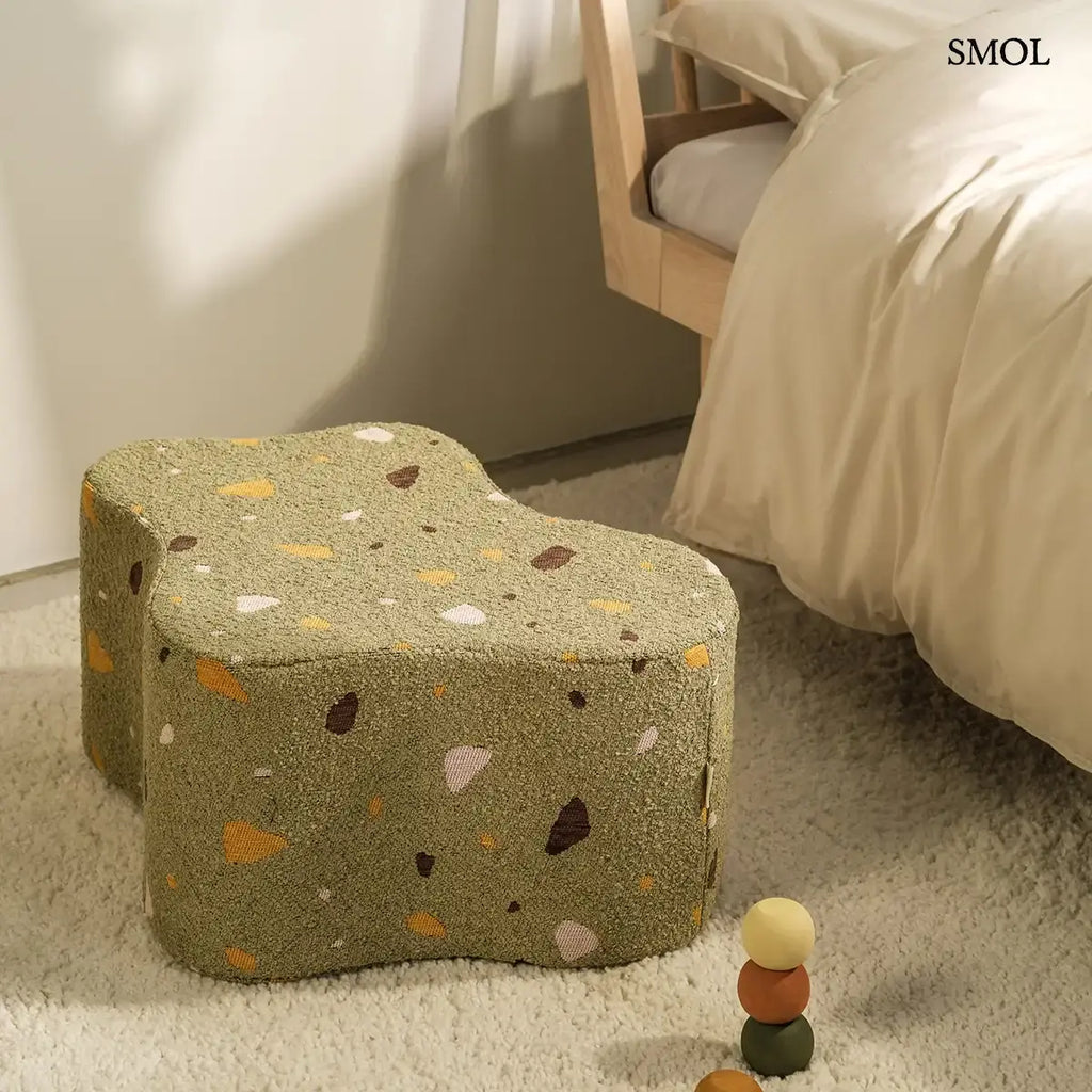 TERRAZZO MOSS mohazöld terrazzo mintás felhő alakú puff, ágy mellett