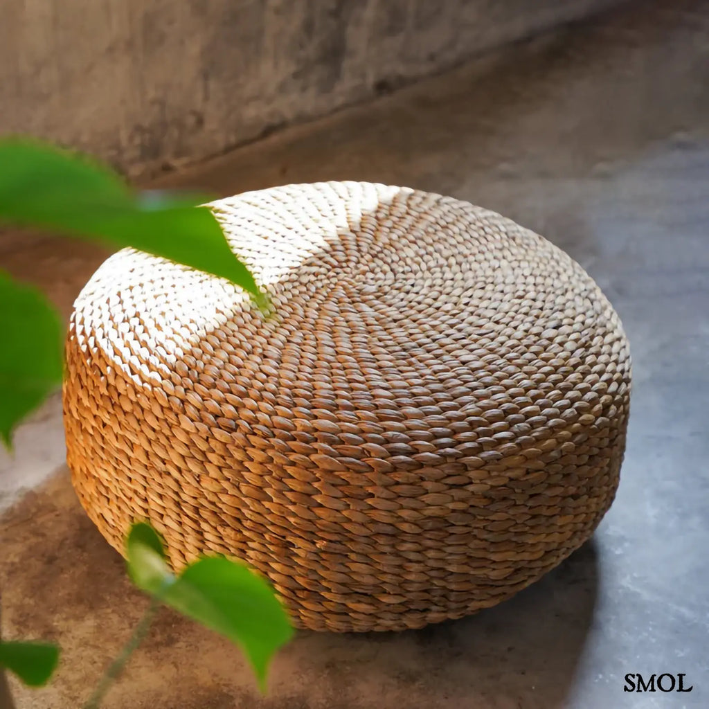 Puff vízijácintból – natúr, M | HYACINTH | SMOL - növénnyel ferdén