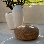 Puff vízijácintból – natúr, M | HYACINTH | SMOL - teraszon, vázákkal