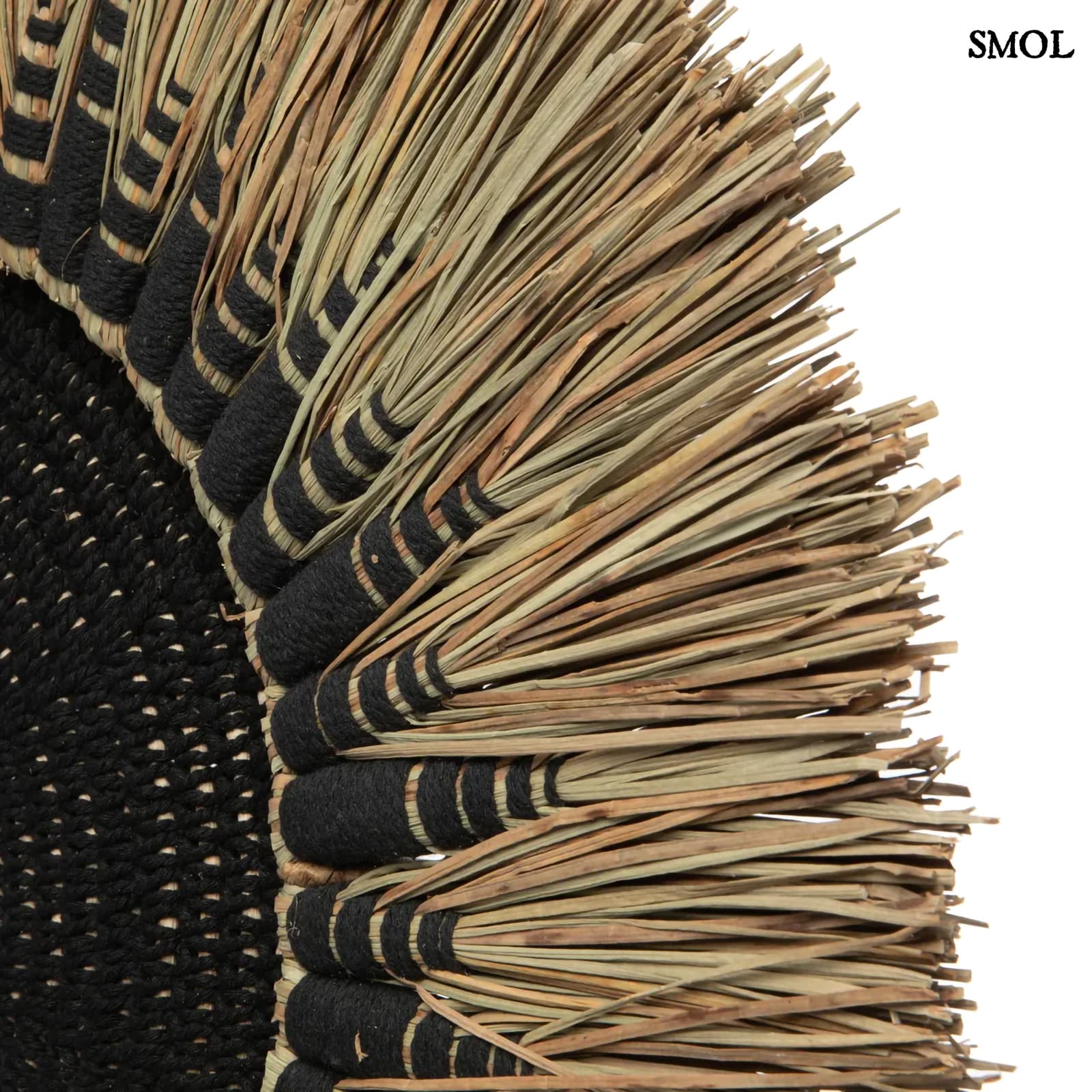 RAFFIA MACRAME, fekete-natúr raffia makramé falidísz, ⌀60 cm - smol.hu - nagyítva