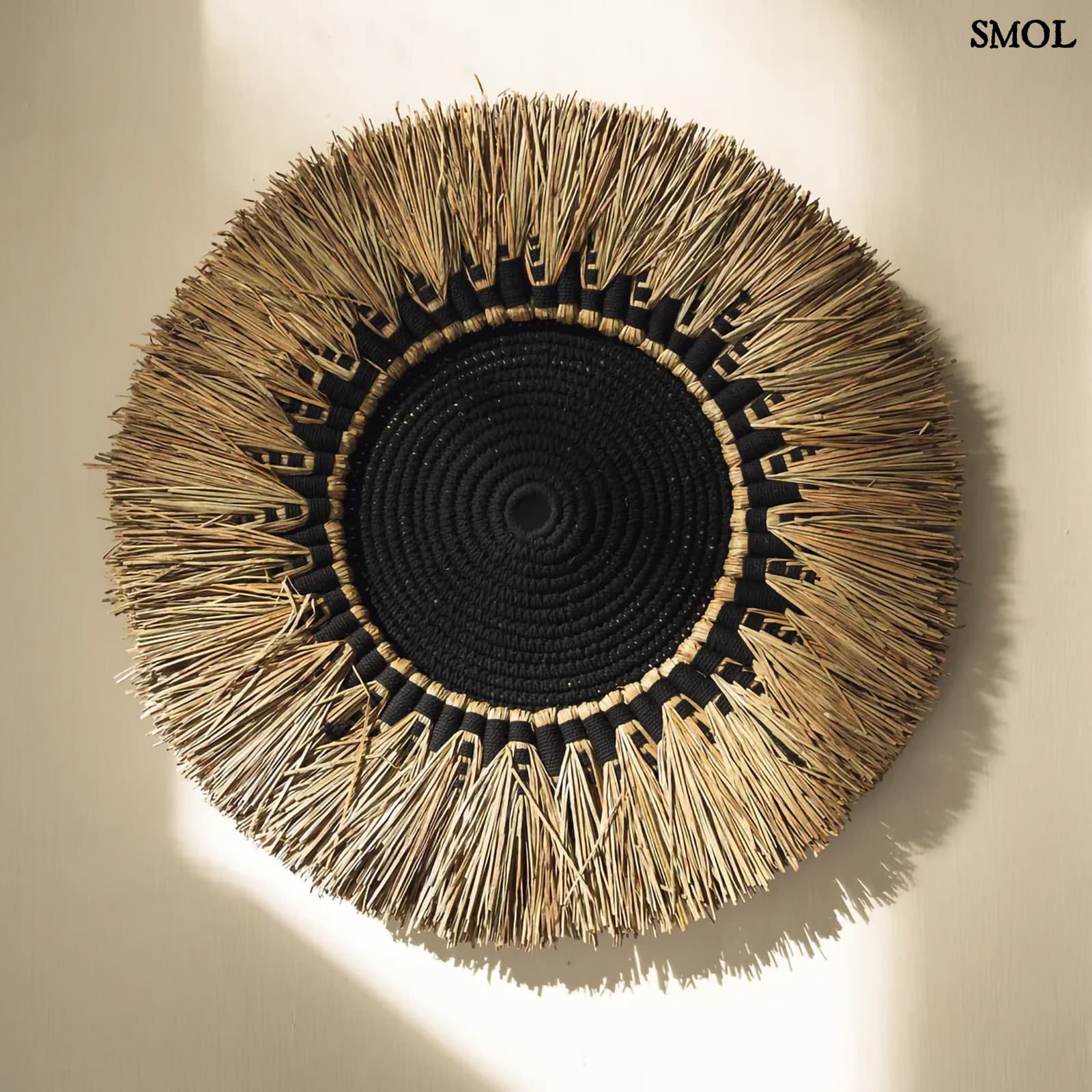 RAFFIA MACRAME, fekete-natúr raffia makramé falidísz, ⌀60 cm - smol.hu - szobában, falon