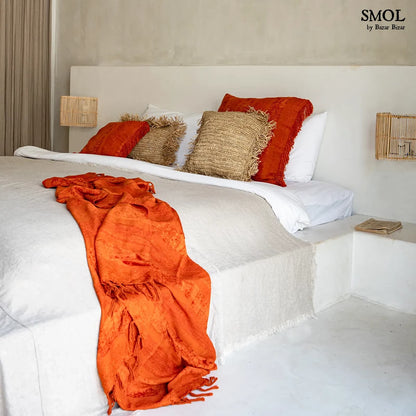 smol.hu - ROEST, rozsdaszín bársony takaró, 170x130 cm hálószobában, ágyon elterítve