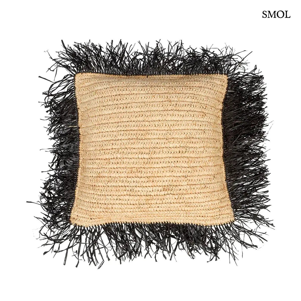 Fekete négyzetes raffia díszpárnahuzat 40×40 cm, természetes rostokkal, fehér háttérrel