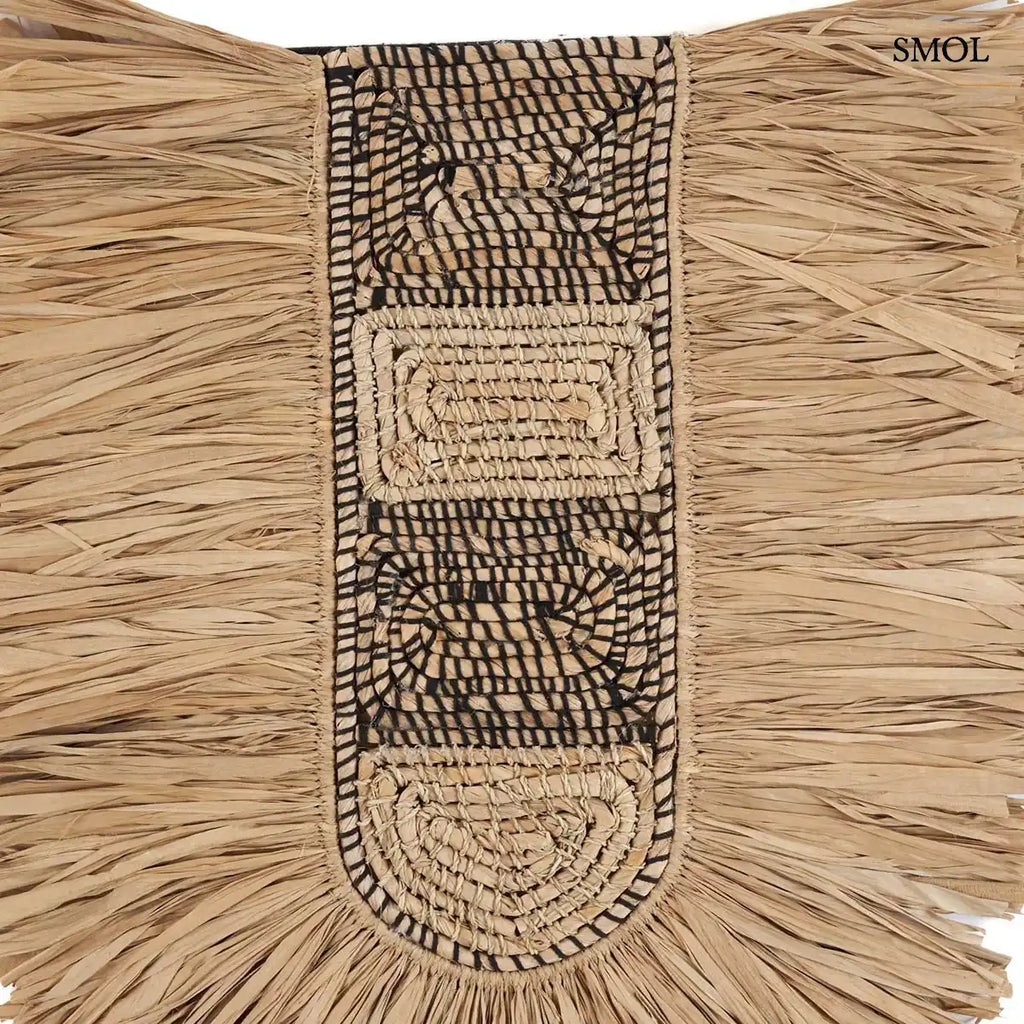 Natúr raffia fali dekoráció törzsi mintával és rojtos szegéllyel, 78×85 cm, középső minta nagyítva