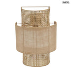 Rattan fali lámpa juta árnyékolóval, natúr színű, kézműves boho stílusú fali világítás, fehér háttérrel, szemből