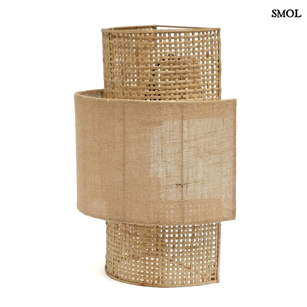 Rattan fali lámpa juta árnyékolóval, natúr színű, kézműves boho stílusú fali világítás,  oldalról