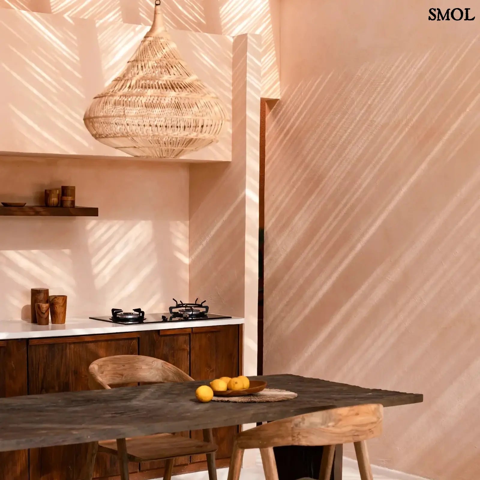 Natúr rattan függőlámpaernyő, csepp alakú, kézzel szőtt, organikus kiegészítő étkezőasztal felett