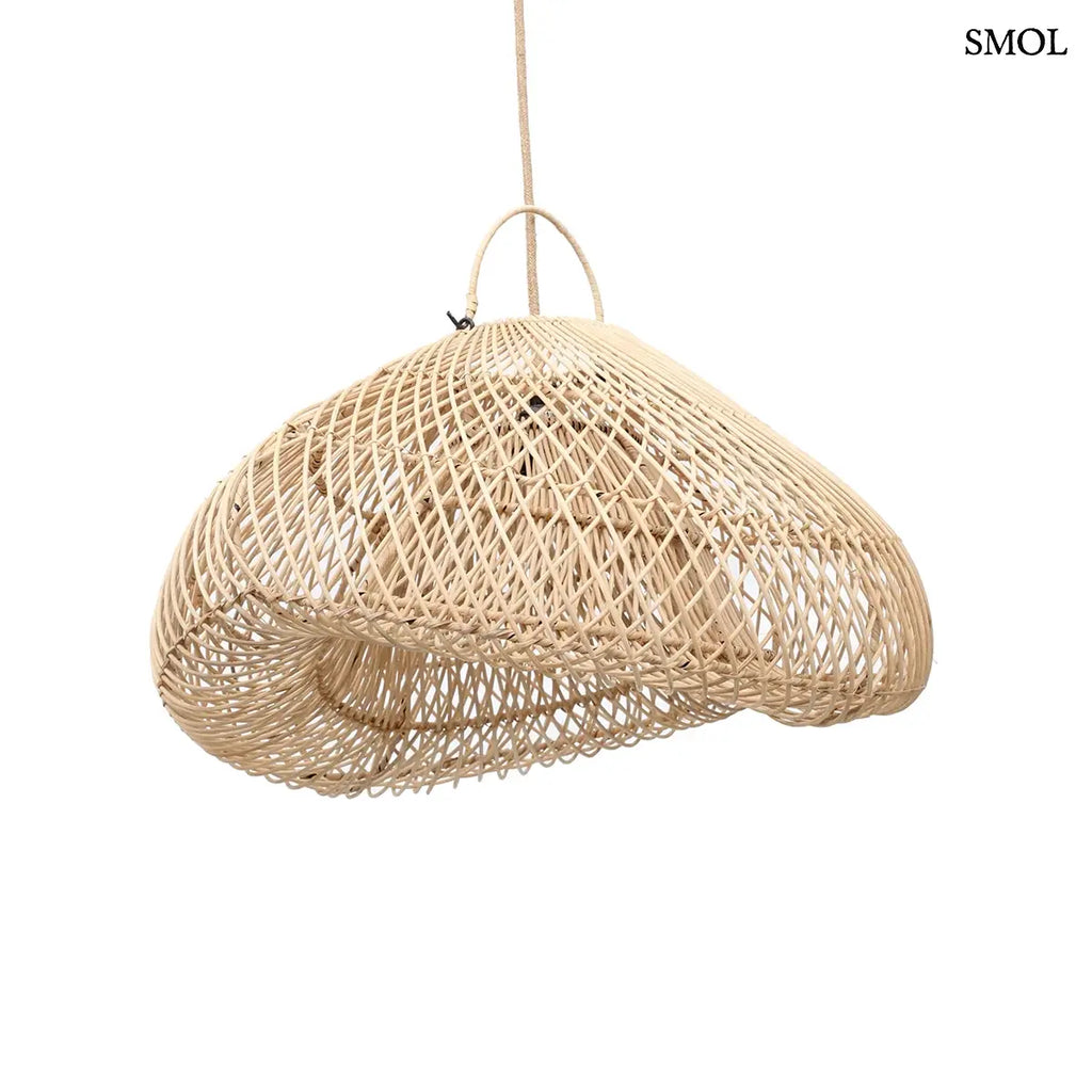 Kézzel font natúr rattan lámpaernyő aszimmetrikus Cloud formában, 80 cm-es méretben, világosbarna természetes szálakból, rövidebb oldalról