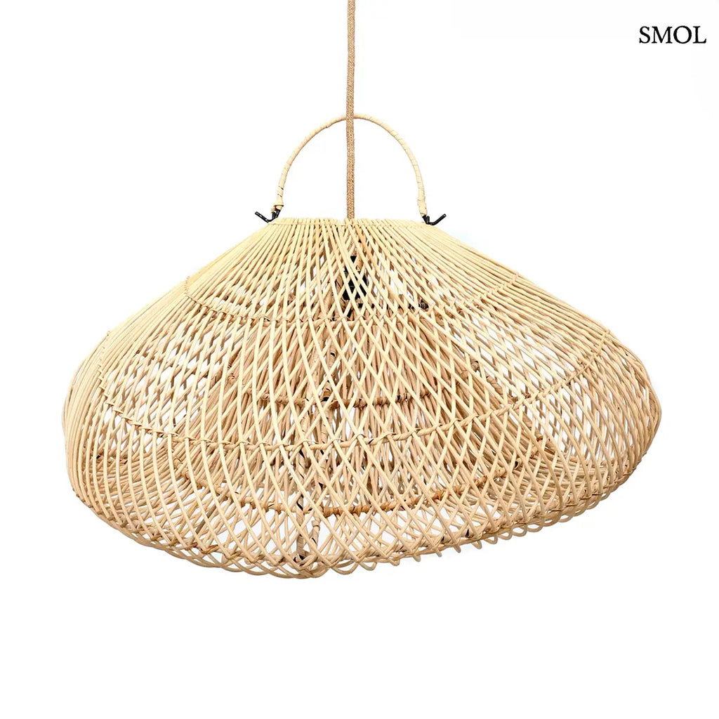 Kézzel font natúr rattan lámpaernyő aszimmetrikus Cloud formában, 80 cm-es méretben, világosbarna természetes szálakból, felülről