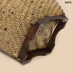 kézzel fonott rattan tárolókosár fedéllel alulról nagyítva