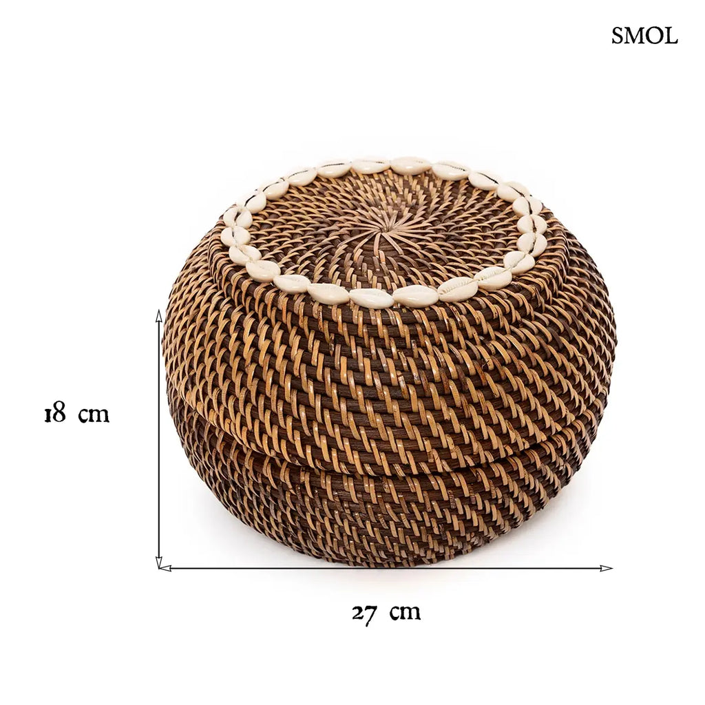 Sötétbarna rattan ékszerdoboz kagylós szegéllyel és fedővel, M méret, 27×18 cm, méretekkel