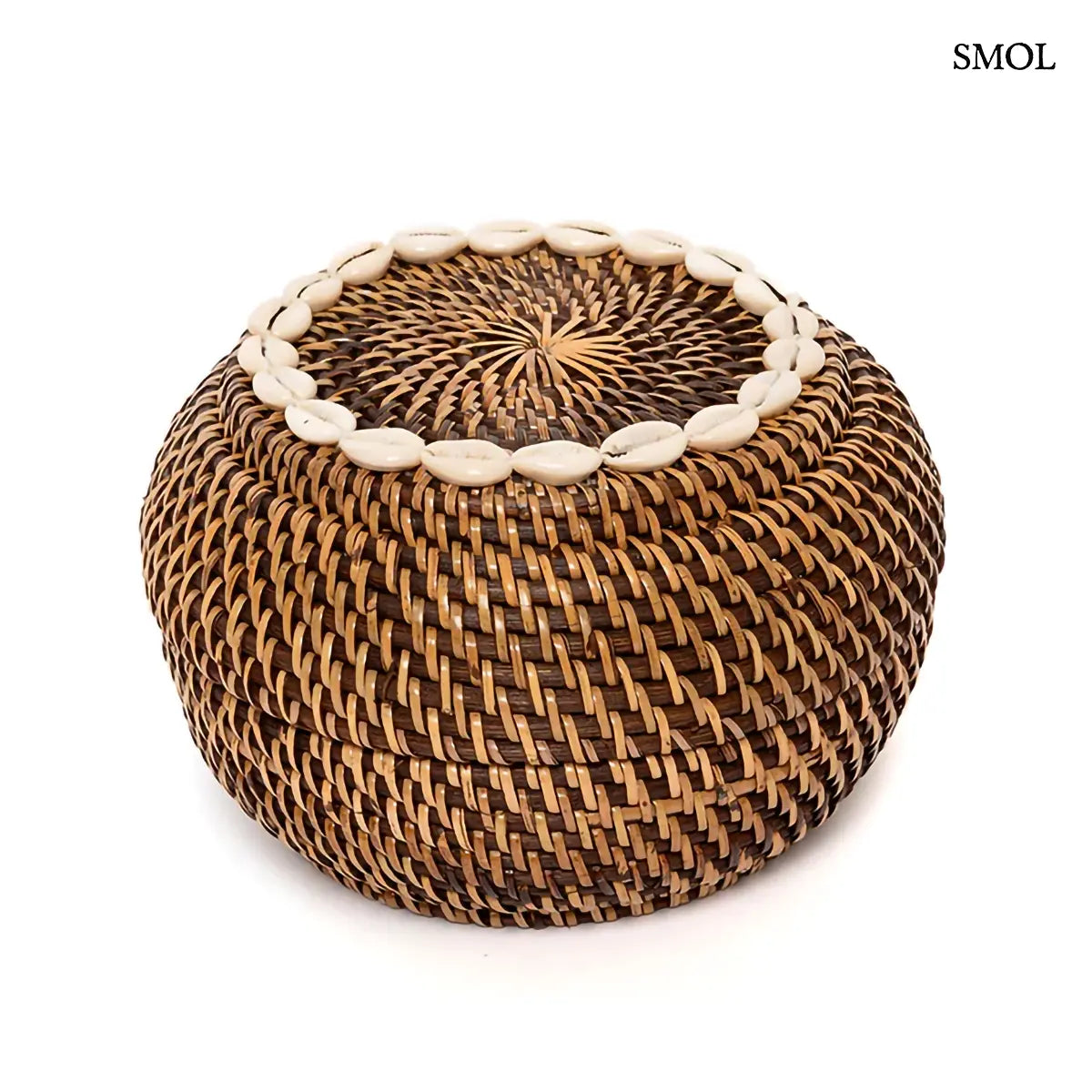  Sötétbarna rattan ékszerdoboz kagylós szegéllyel és fedővel, S méret, 23×15 cm, fehér háttérrel