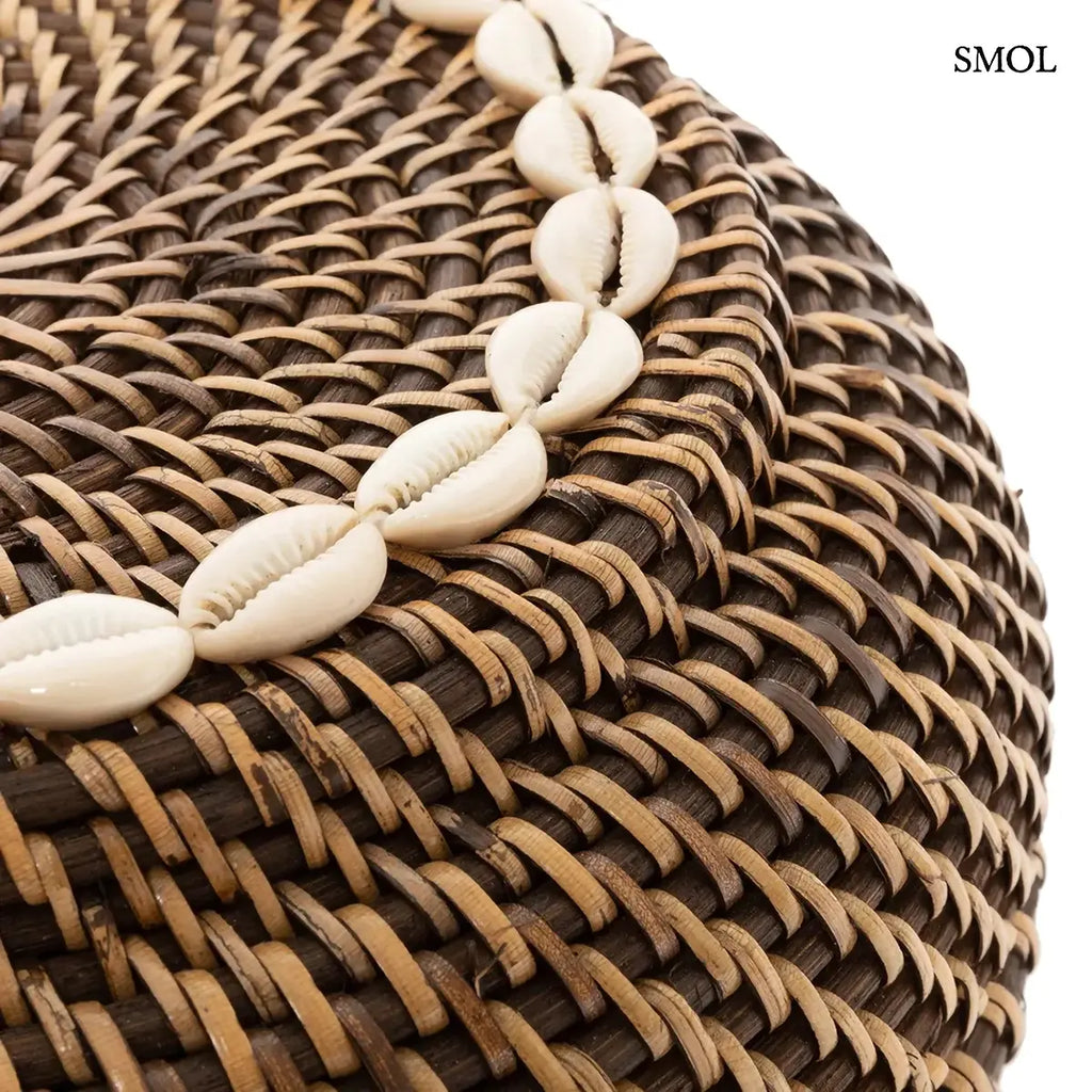  Sötétbarna rattan ékszerdoboz kagylós szegéllyel és fedővel, S méret, 23×15 cm, kagylós szegély nagyítva