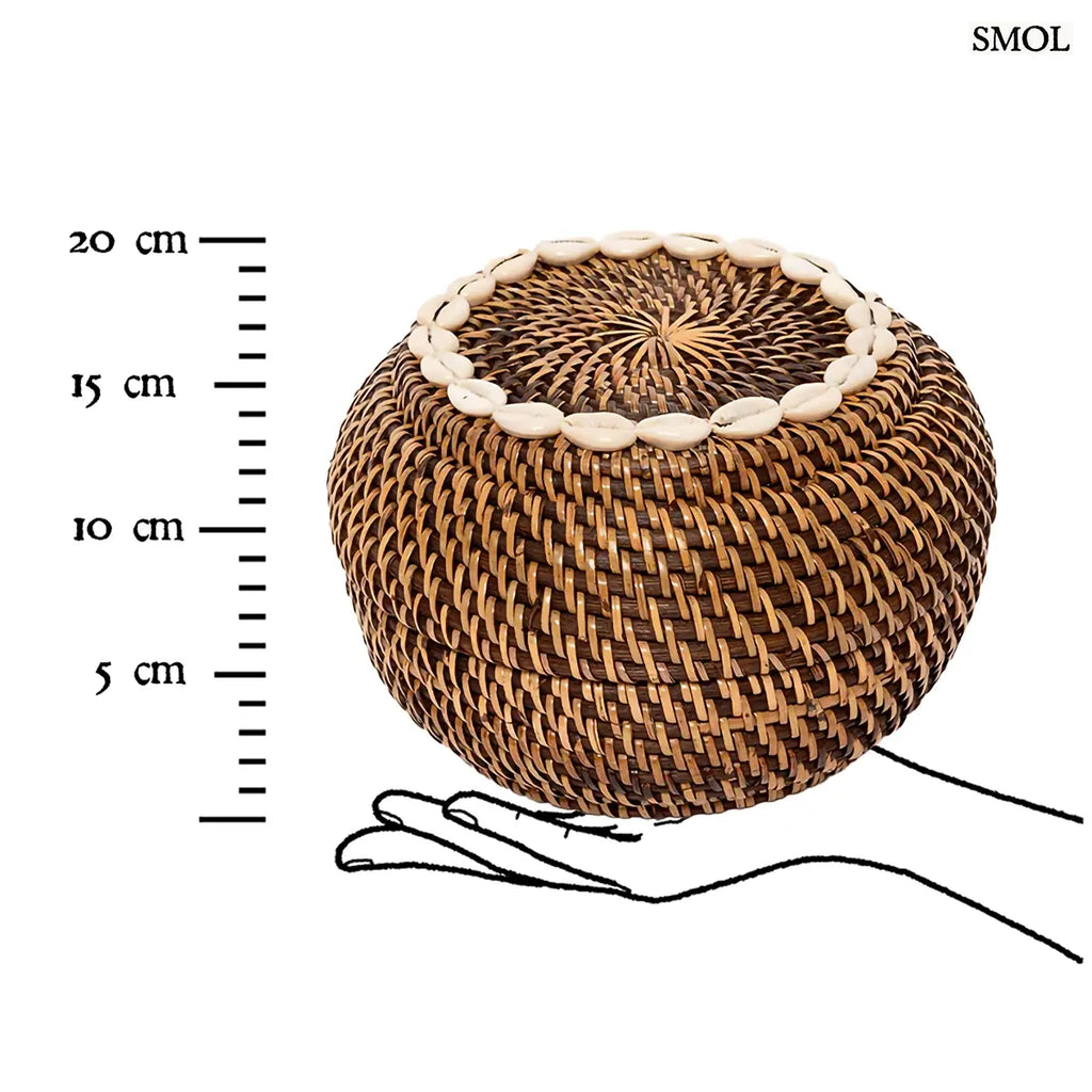  Sötétbarna rattan ékszerdoboz kagylós szegéllyel és fedővel, S méret, 23×15 cm, méretarányosan