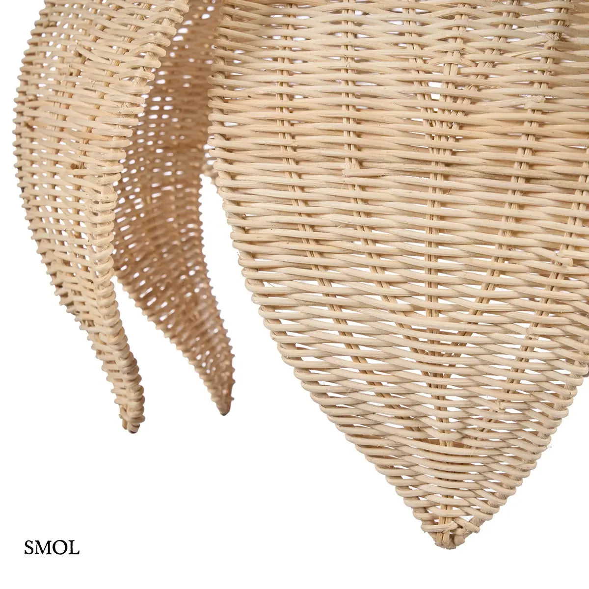 Lótusz virág formájú natúr rattan függőlámpabúra virágszirmokkal, 54×40 cm, szirmok hegyei nagyítva