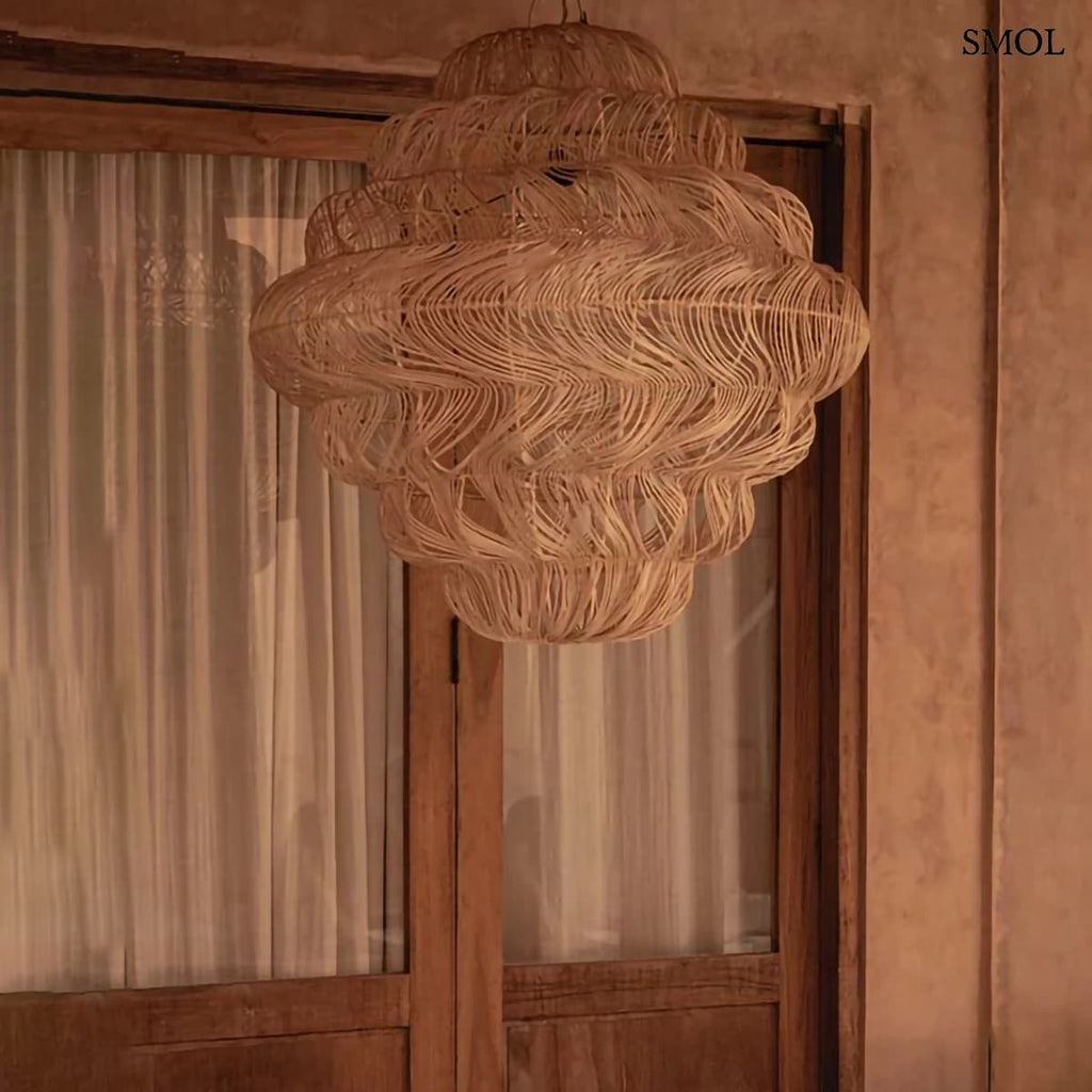 Natúr rattan függőlámpabúra gömb formával, XL méret, 102×102 cm, ajtó előtt felakasztva
