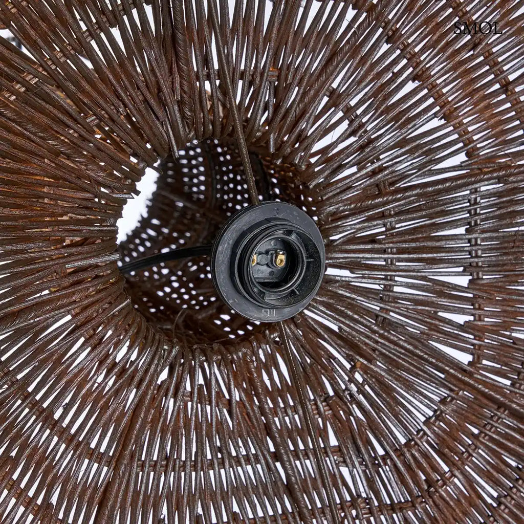 Sötét dió rattan függőlámpabúra kupolás formával, 100×84 cm, belülről
