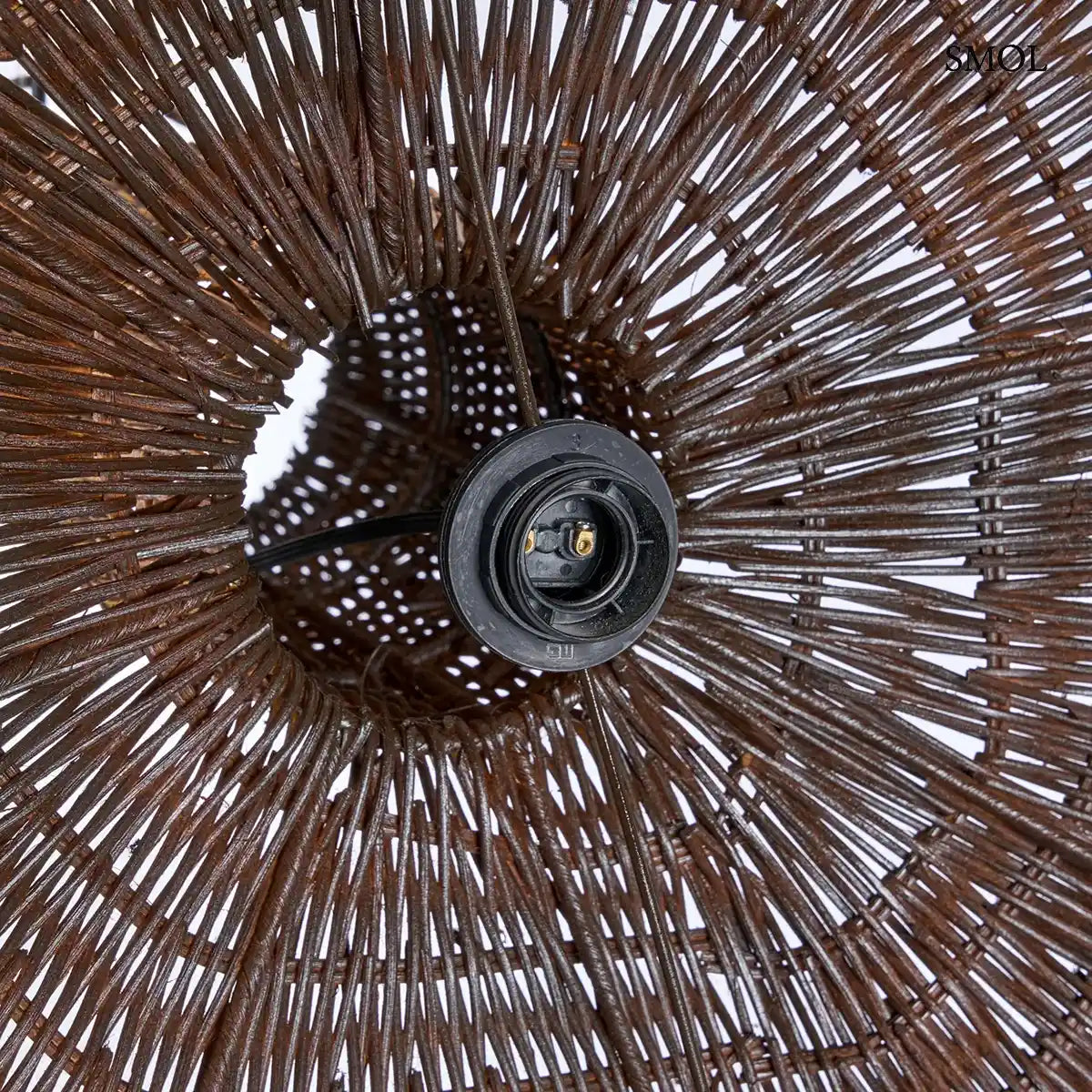Sötét dió rattan függőlámpabúra kupolás formával, 100×84 cm, belülről
